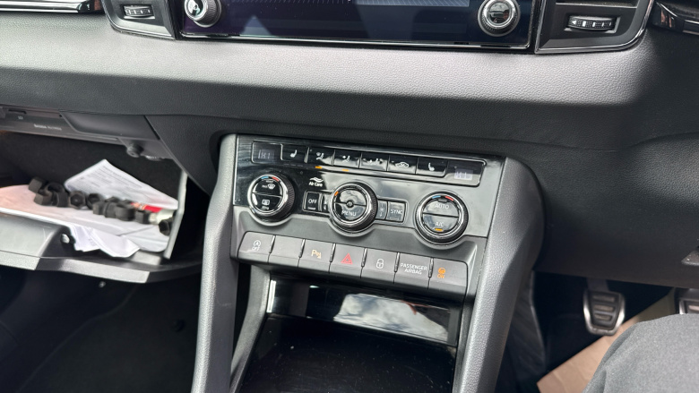 Skoda Karoq 2.0 TDI Sport Line 4x4 5dr Diesel Estate
